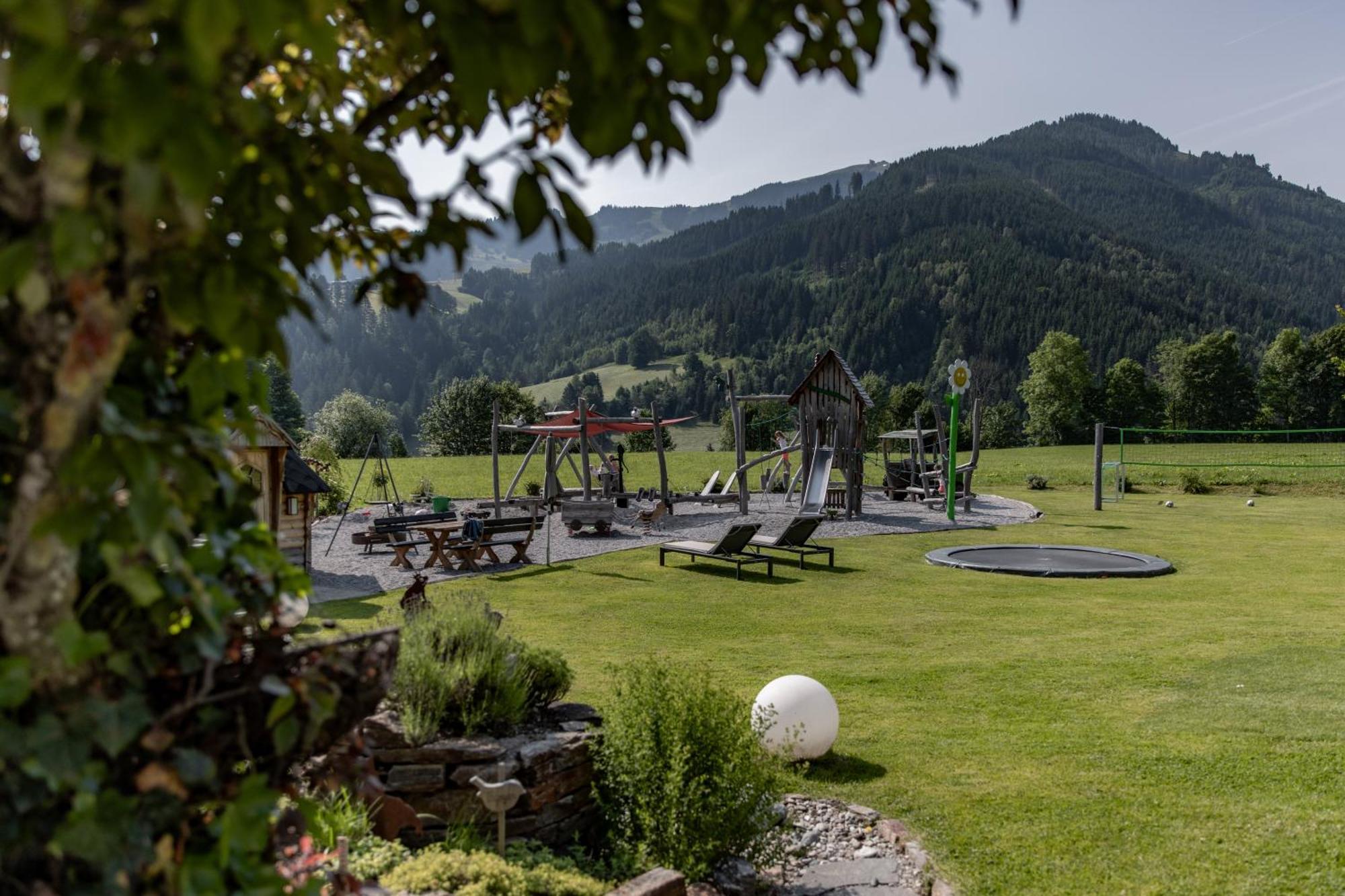 Aparthotel Biohof Ebengut Maria Alm am Steinernen Meer Exterior foto